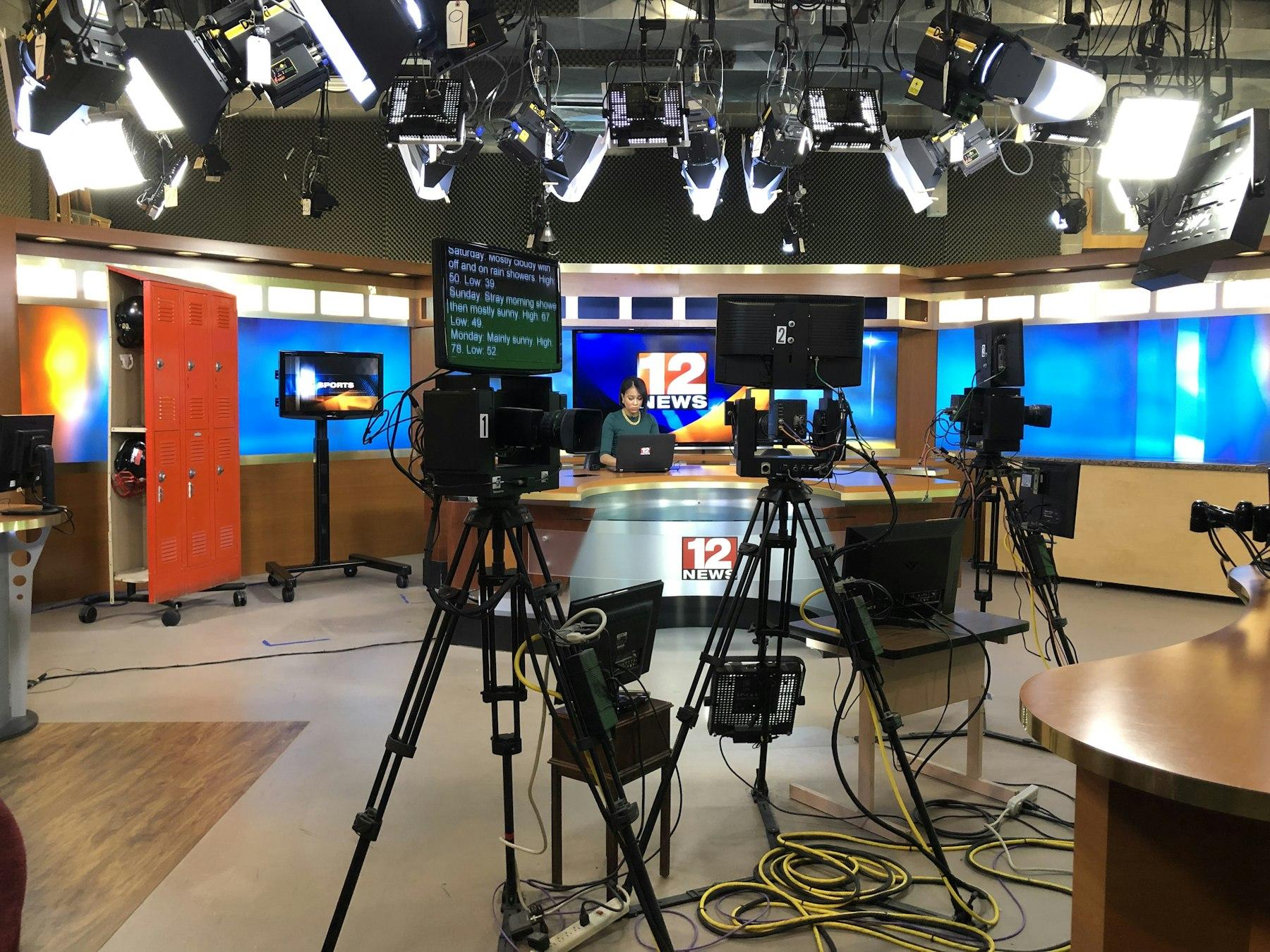 Studio televisivo con telecamere